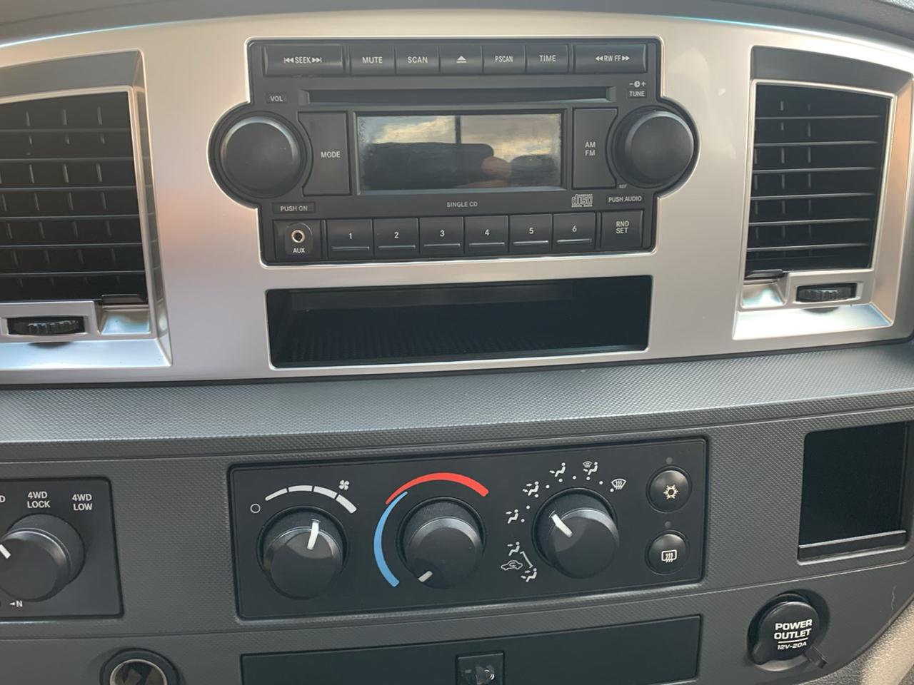 Dodge Ram 2500 4WD Quad Cab 140.5" SLT 2007
