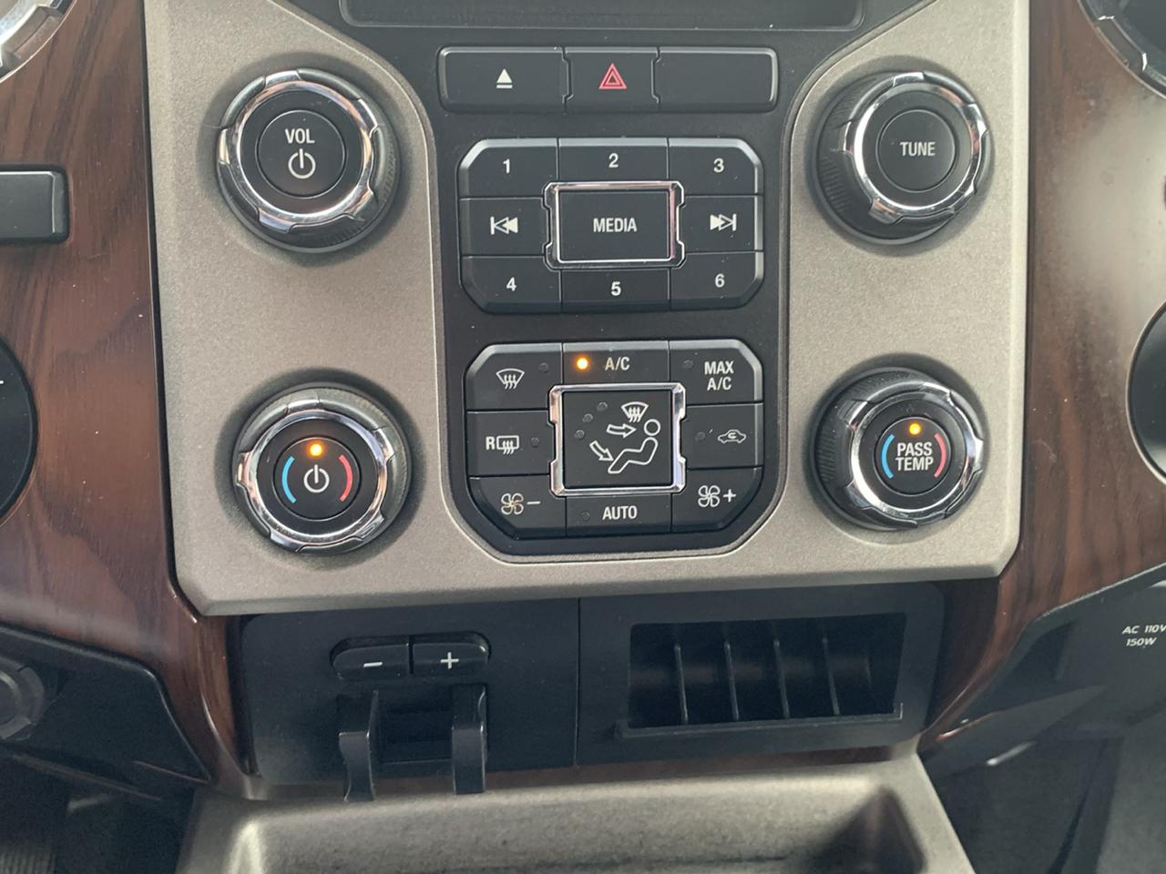 Ford Super Duty F-250 SRW Lariat 4WD Crew Cab 6.75' Box 2014