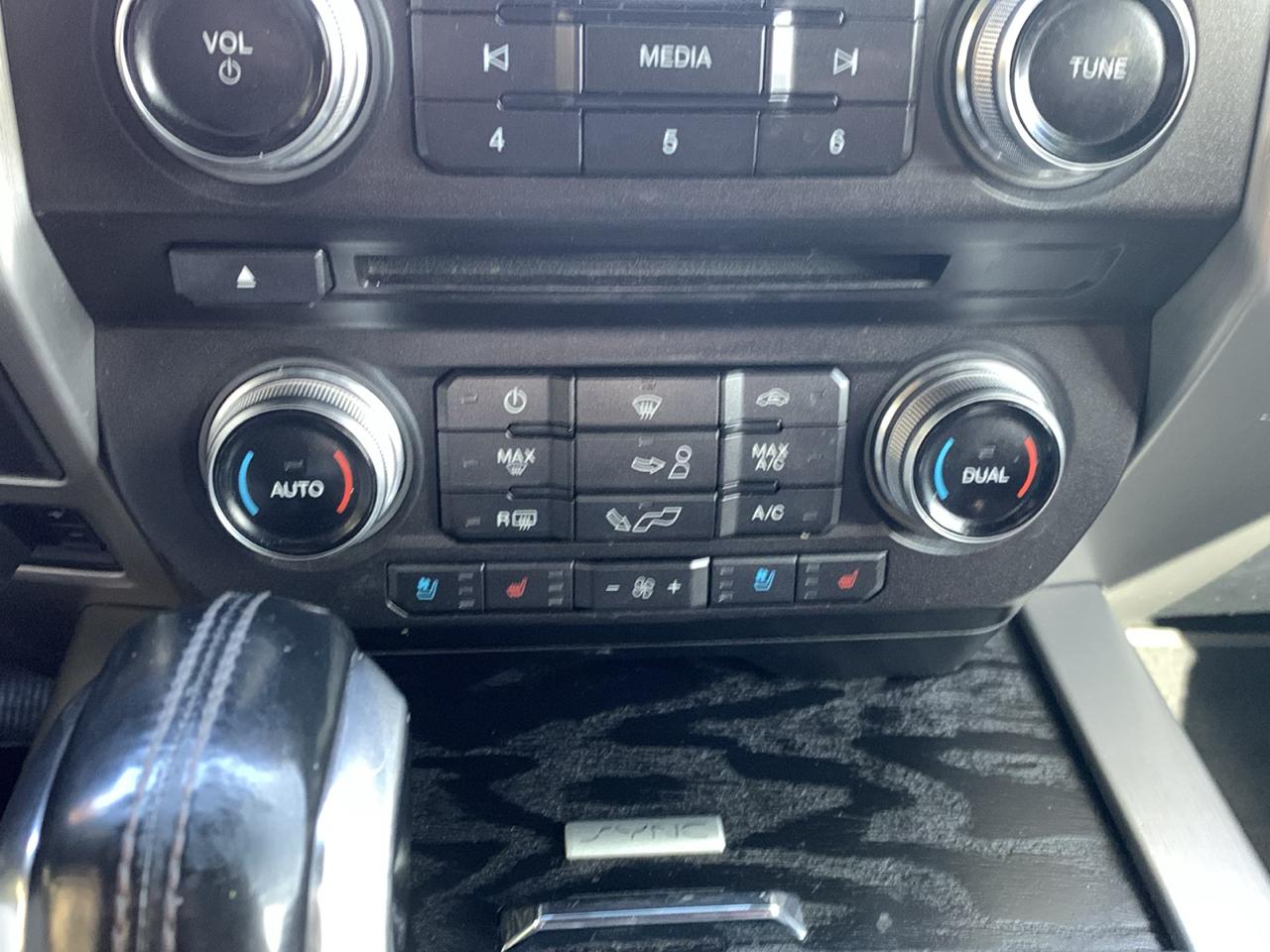 Ford F-150 4WD SuperCrew 145" Platinum 2018