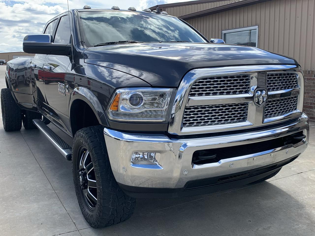 RAM 3500 Laramie 4x4 Crew Cab 8' Box 2017
