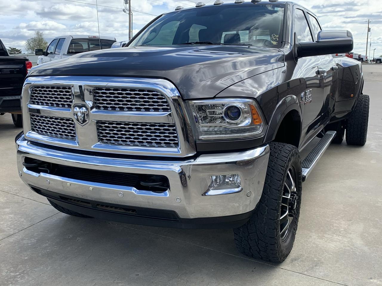 RAM 3500 Laramie 4x4 Crew Cab 8' Box 2017