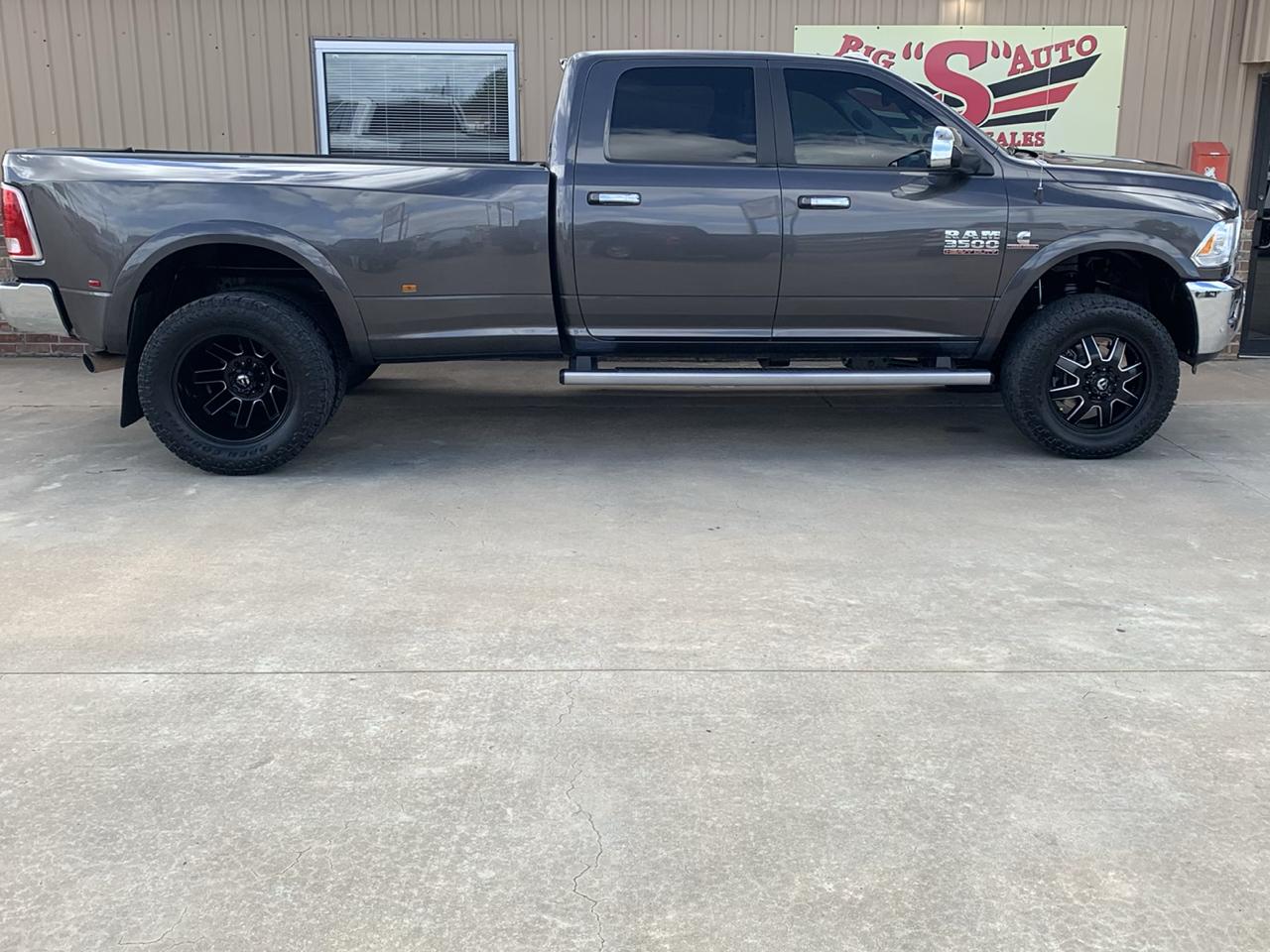 RAM 3500 Laramie 4x4 Crew Cab 8' Box 2017