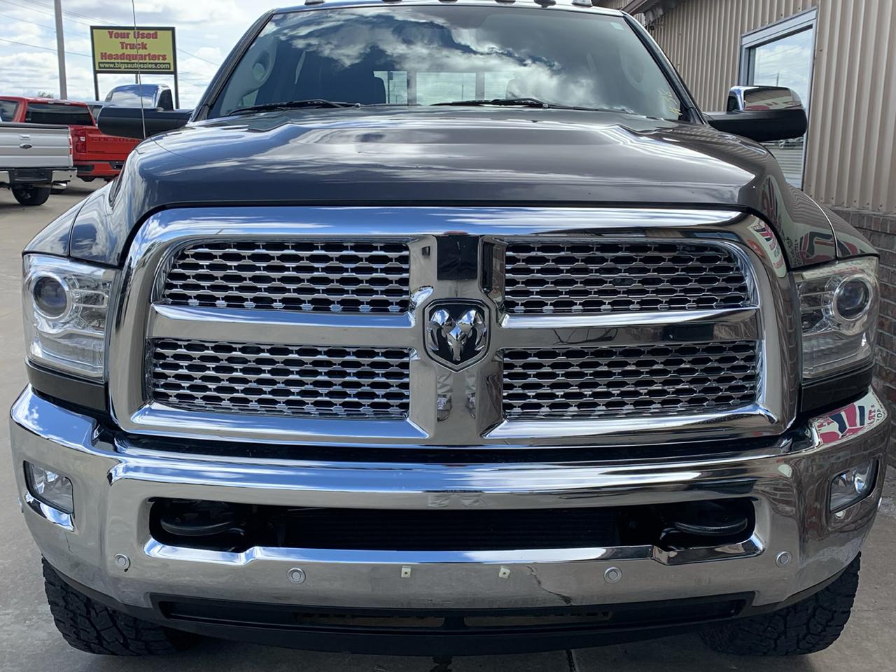 RAM 3500 Laramie 4x4 Crew Cab 8' Box 2017