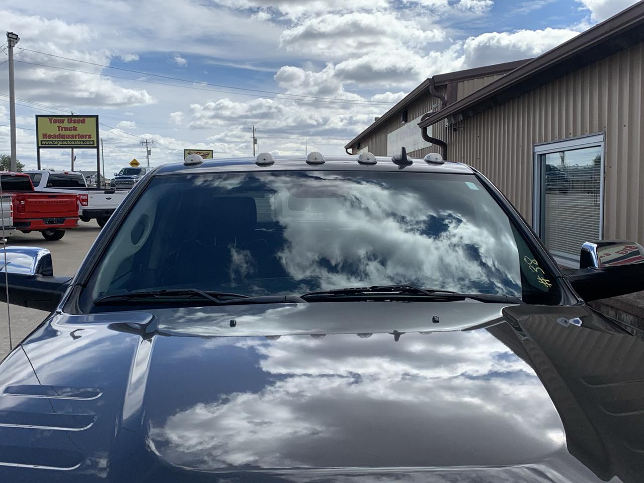 RAM 3500 Laramie 4x4 Crew Cab 8' Box 2017