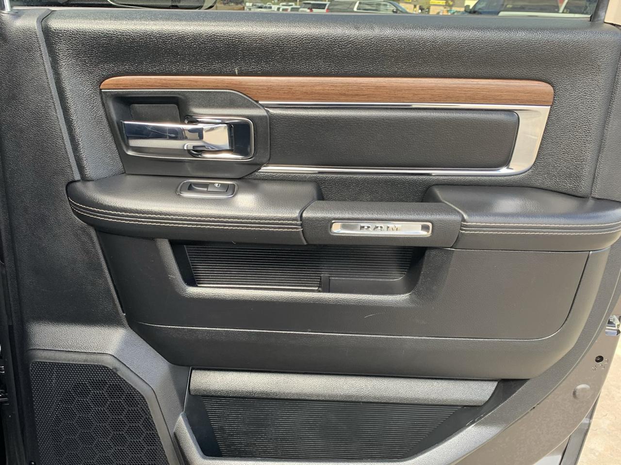 RAM 3500 Laramie 4x4 Crew Cab 8' Box 2017