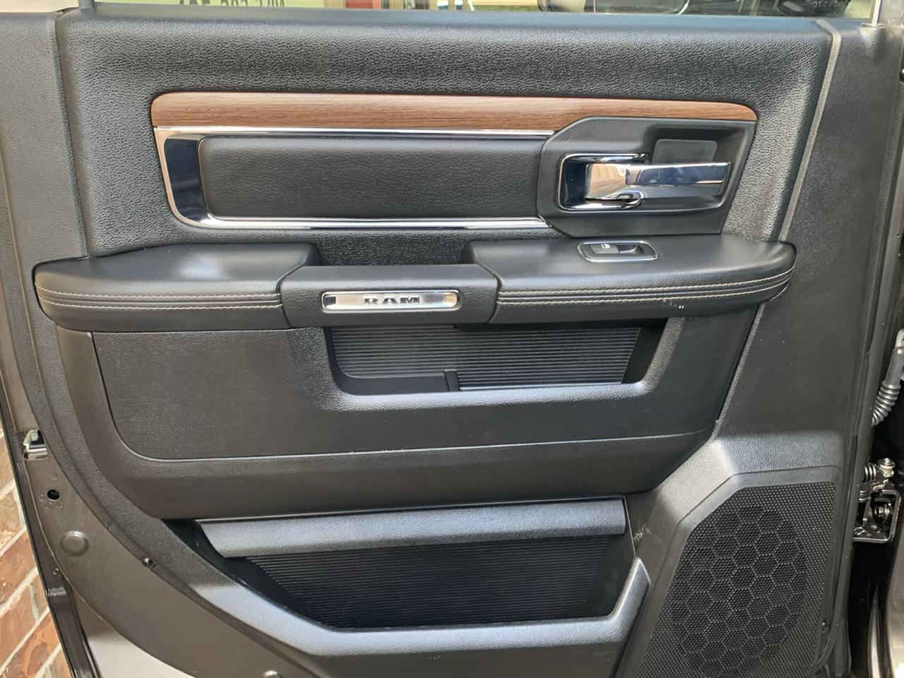 RAM 3500 Laramie 4x4 Crew Cab 8' Box 2017