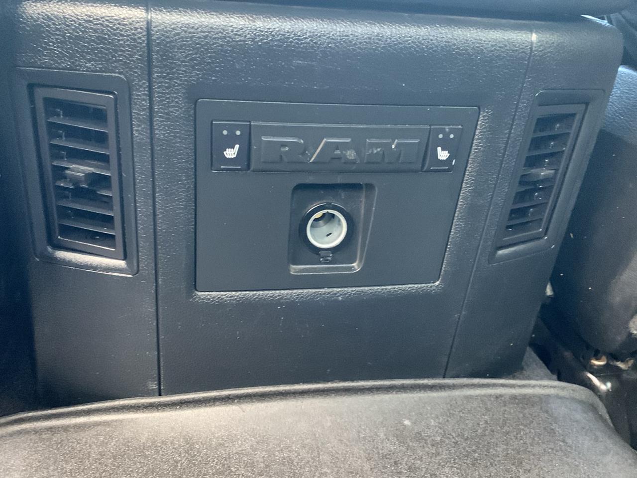 RAM 3500 Laramie 4x4 Crew Cab 8' Box 2017