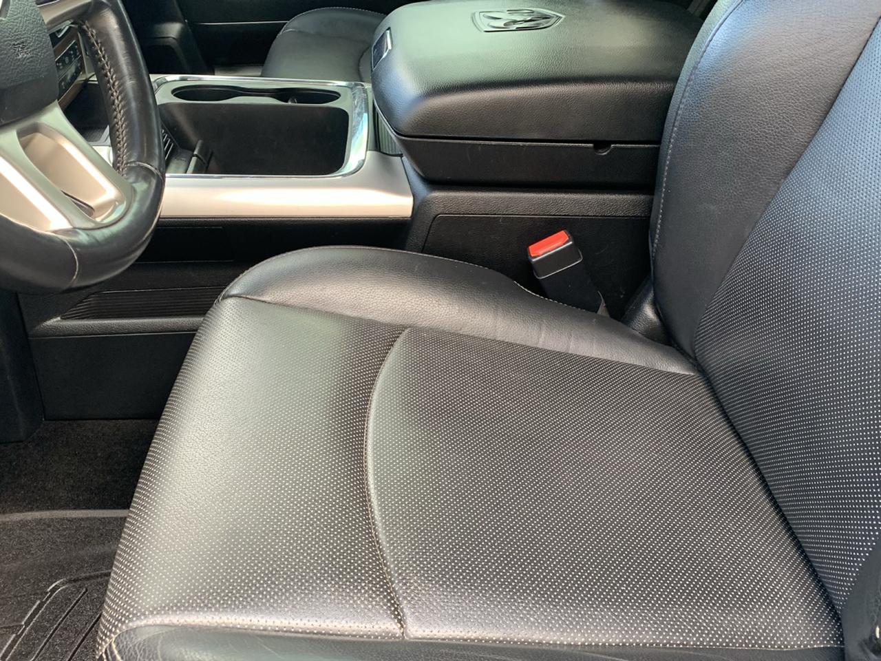 RAM 3500 Laramie 4x4 Crew Cab 8' Box 2017