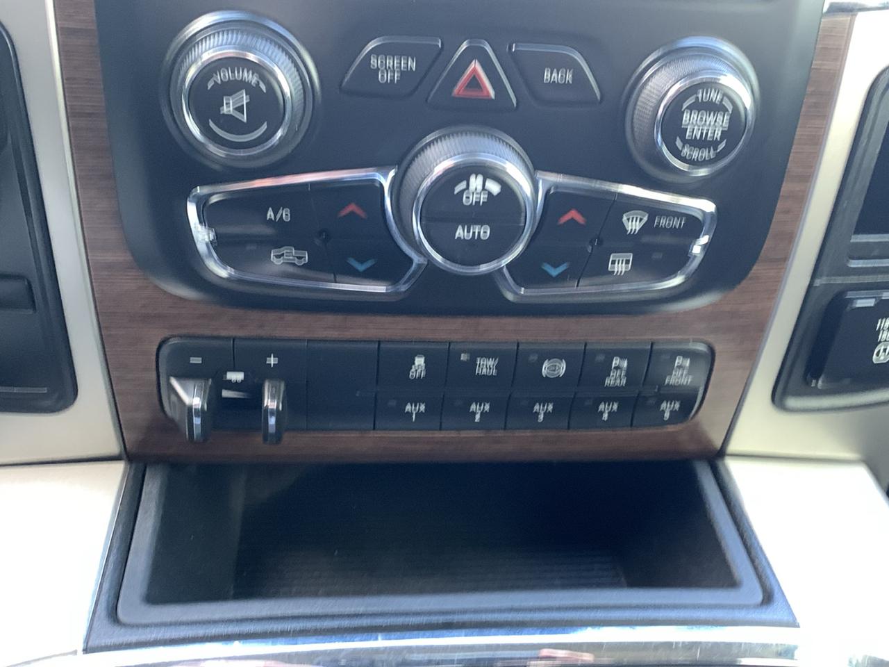 RAM 3500 Laramie 4x4 Crew Cab 8' Box 2017