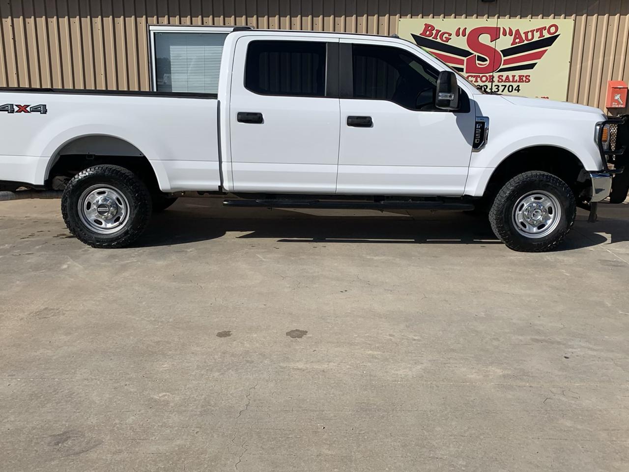 Ford Super Duty F-250 SRW XL 4WD Crew Cab 8' Box 2022