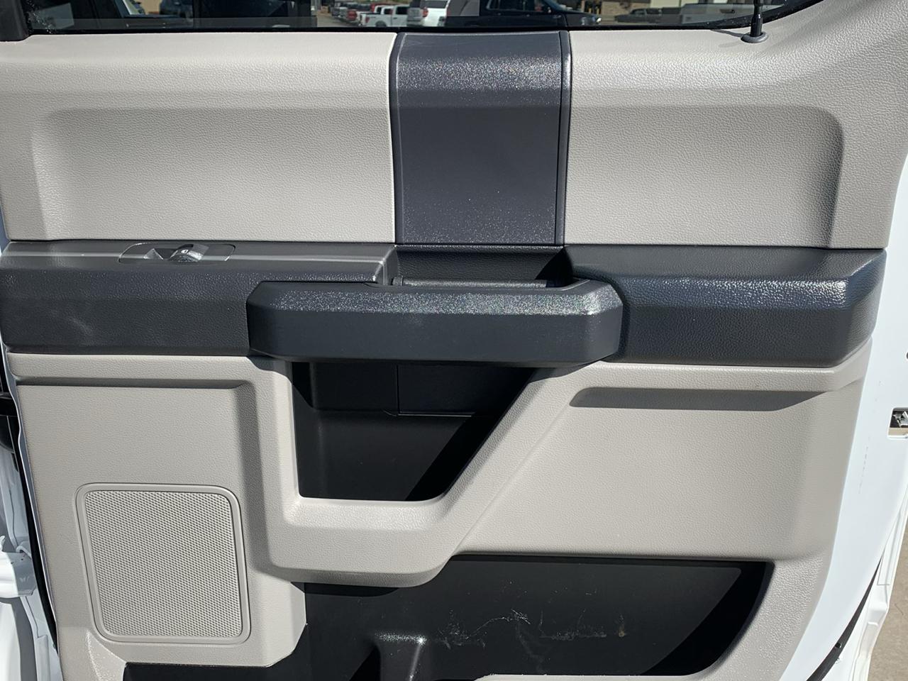 Ford Super Duty F-250 SRW XL 4WD Crew Cab 8' Box 2022