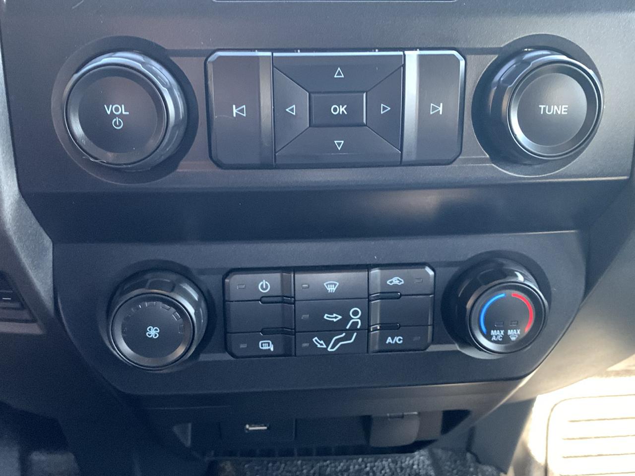 Ford Super Duty F-250 SRW XL 4WD Crew Cab 8' Box 2022