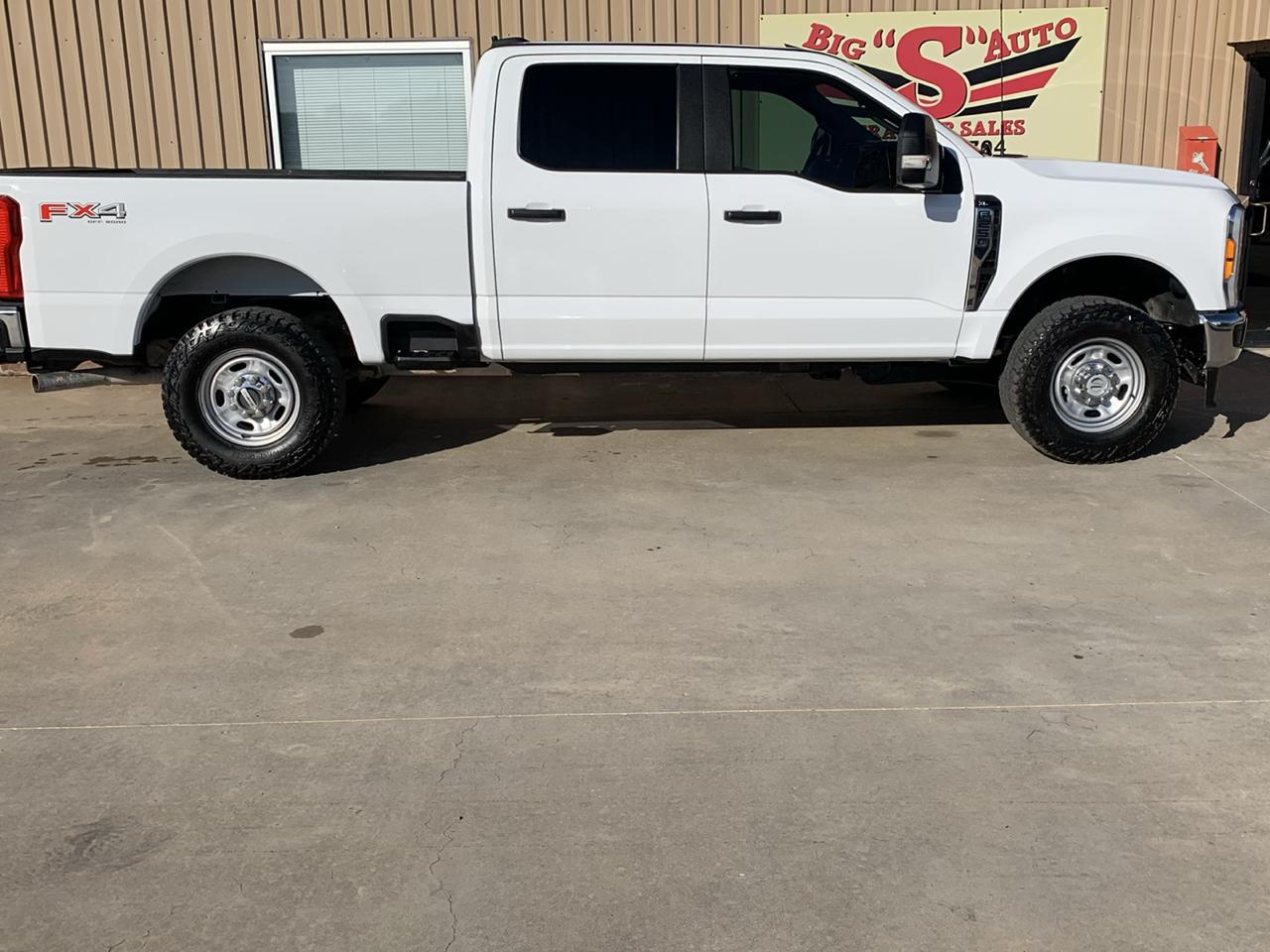 Ford Super Duty F-250 SRW XL 4WD Crew Cab 6.75' Box 2023