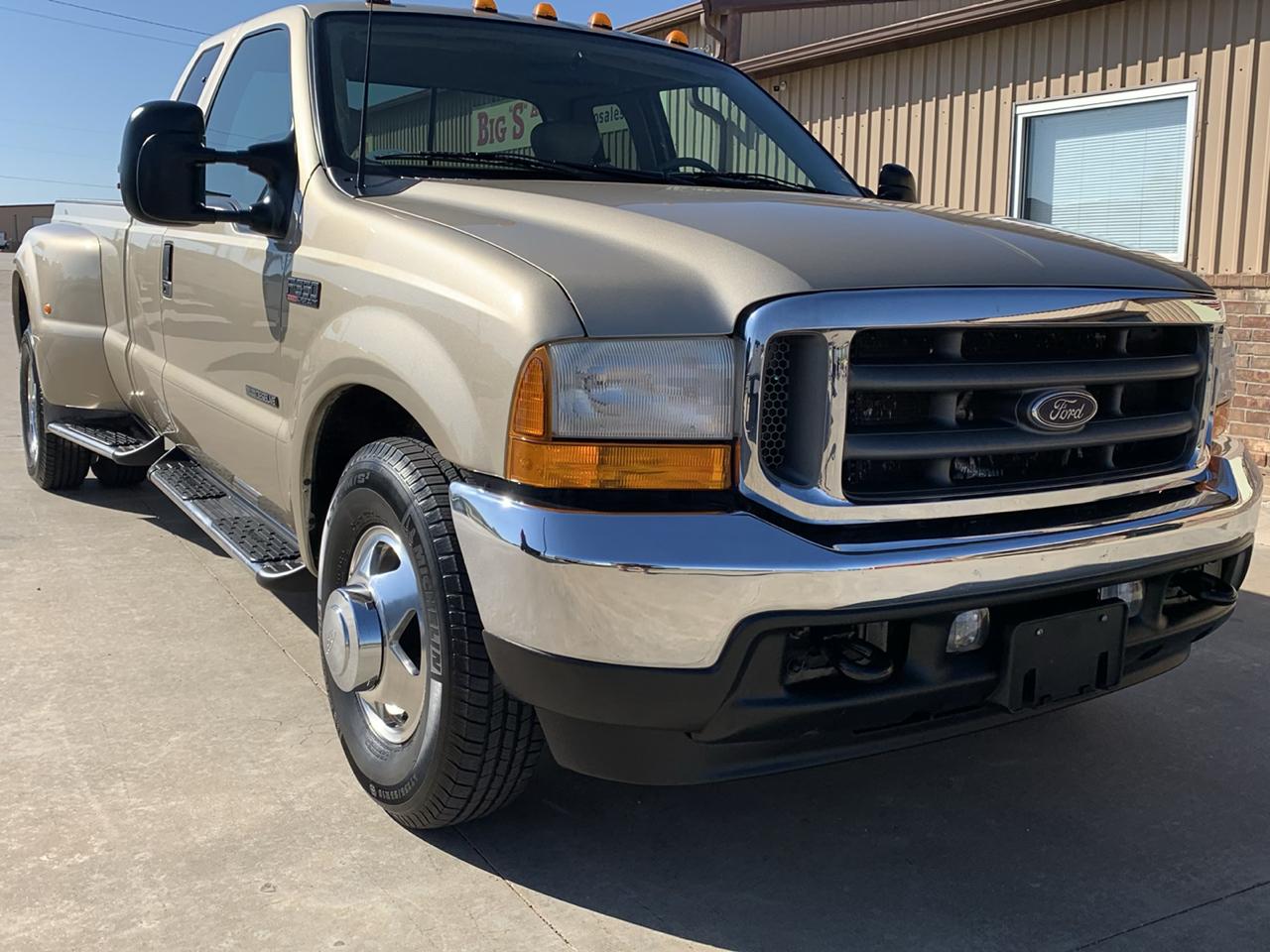 Ford Super Duty F-350 DRW Supercab 158" Lariat 2001