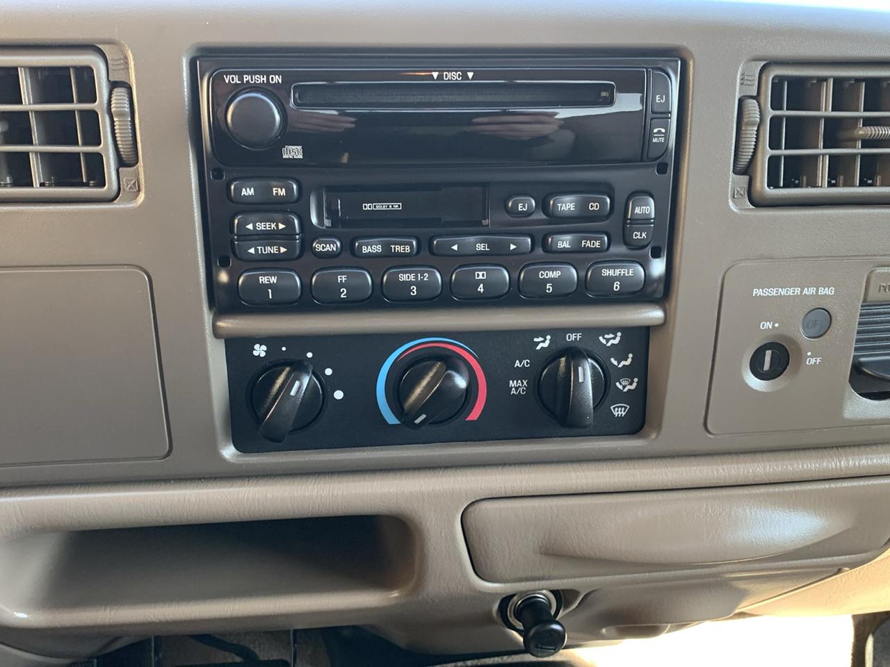 Ford Super Duty F-350 DRW Supercab 158" Lariat 2001