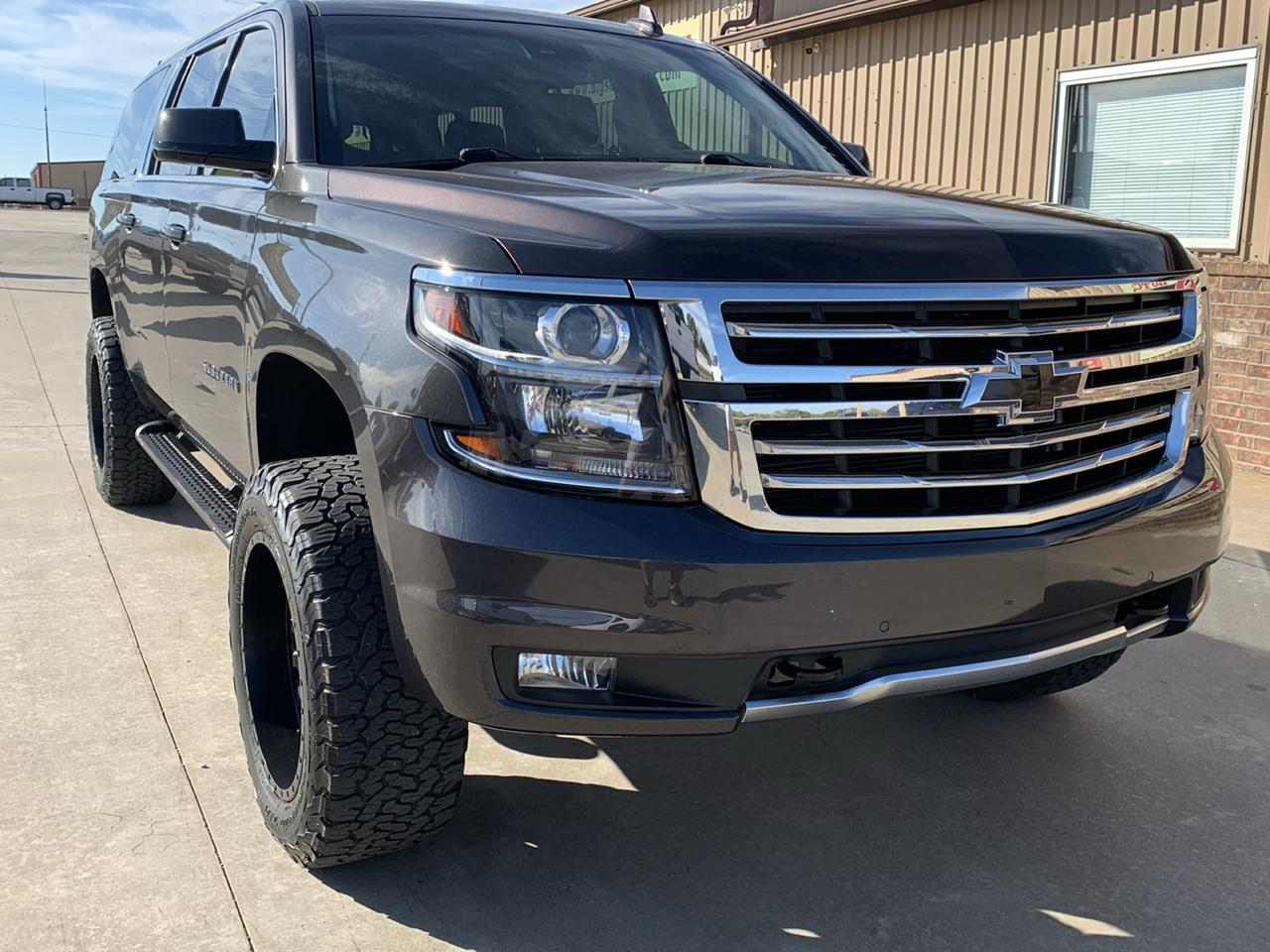 Chevrolet Suburban 4WD 4dr 1500 LT 2017
