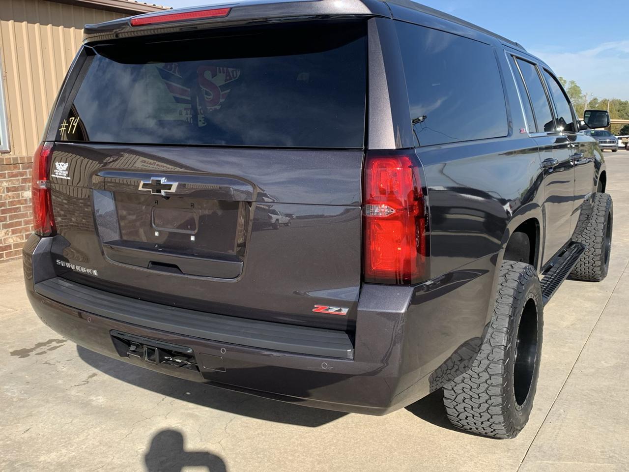 Chevrolet Suburban 4WD 4dr 1500 LT 2017