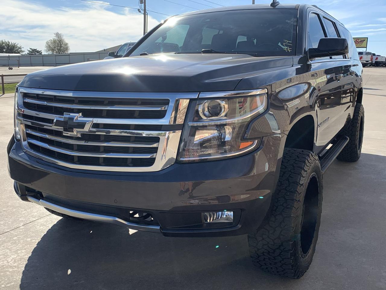 Chevrolet Suburban 4WD 4dr 1500 LT 2017