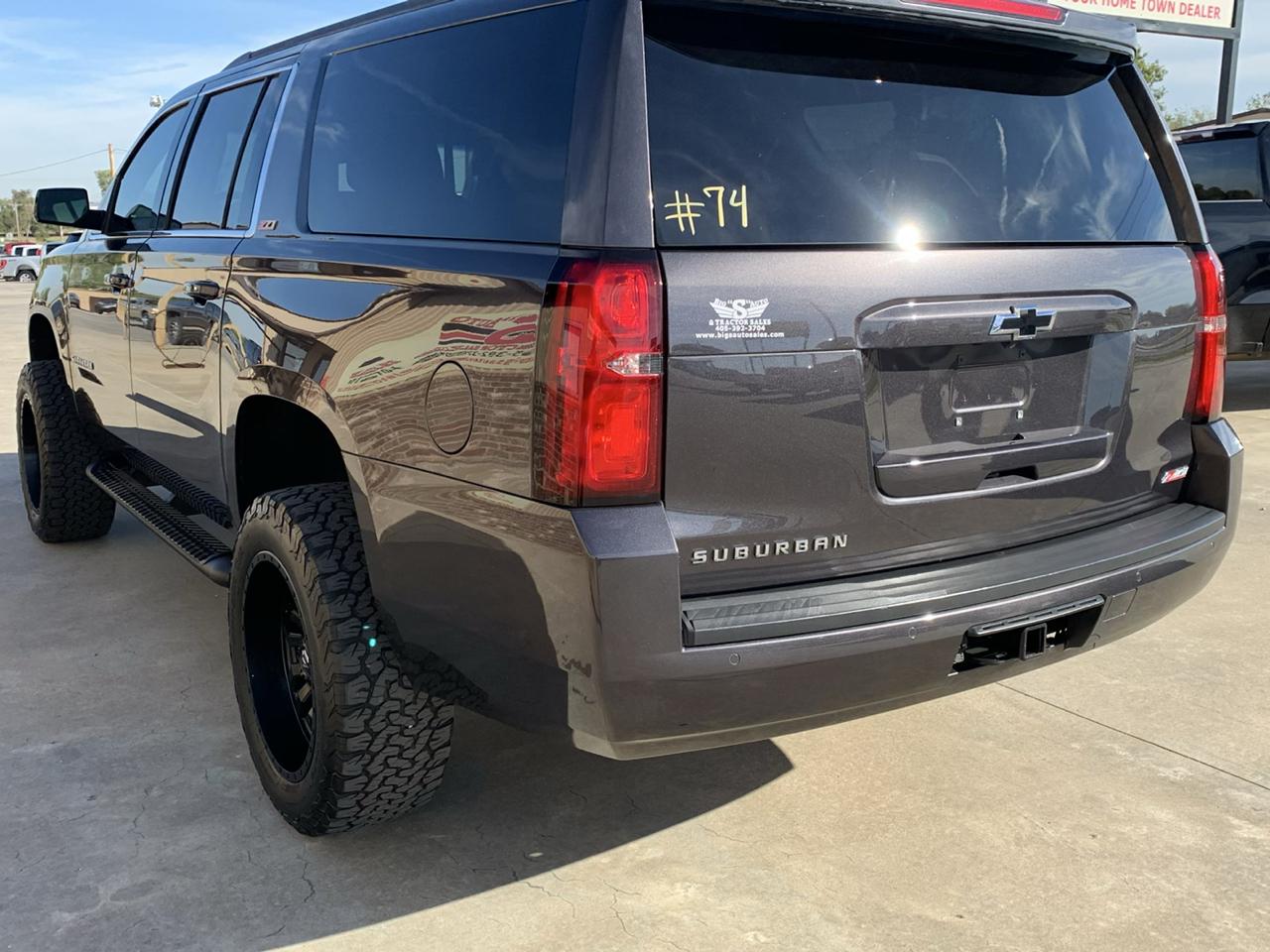Chevrolet Suburban 4WD 4dr 1500 LT 2017