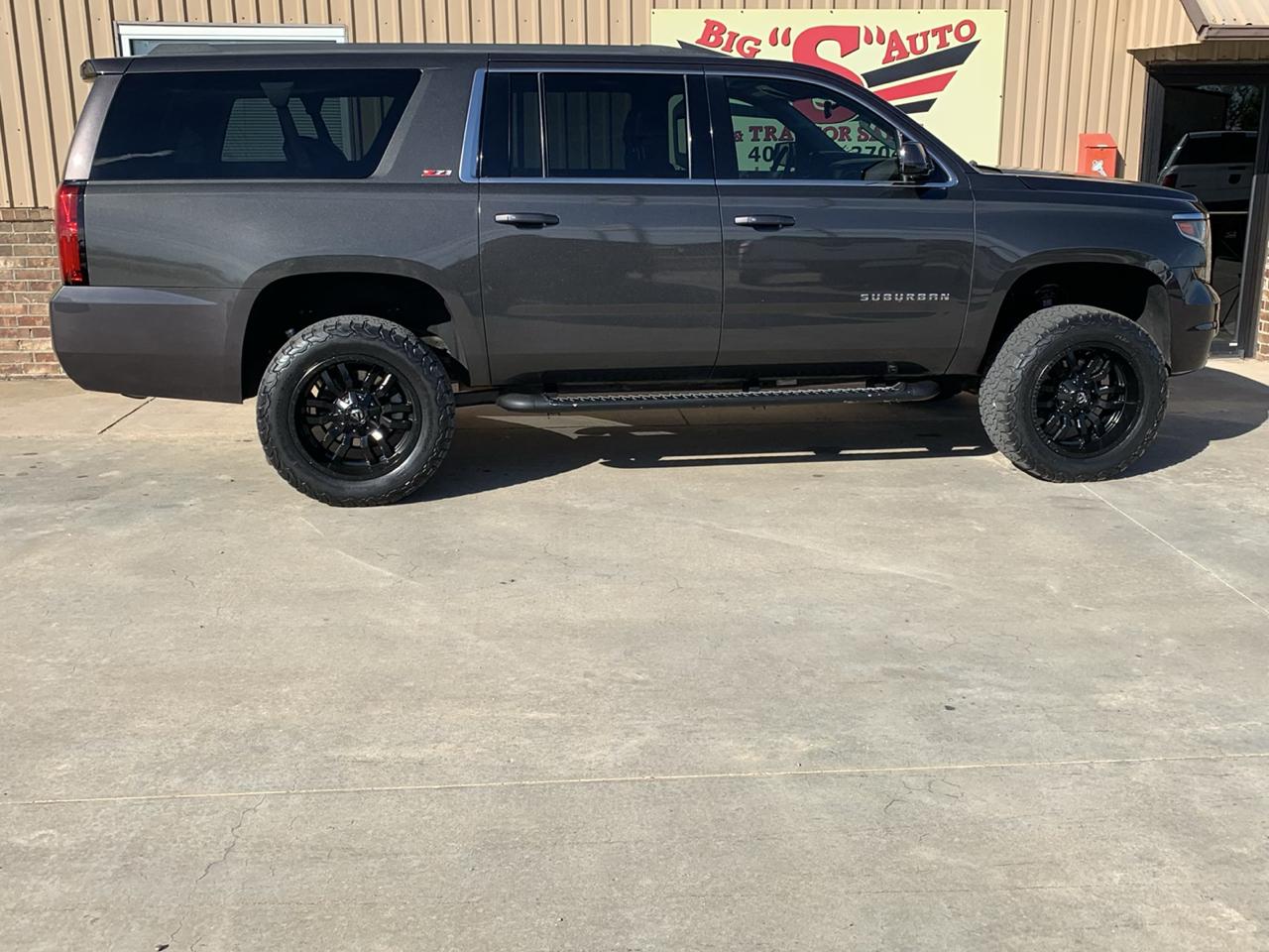 Chevrolet Suburban 4WD 4dr 1500 LT 2017