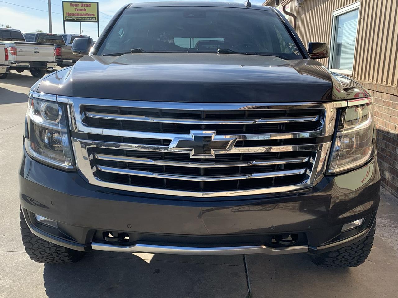 Chevrolet Suburban 4WD 4dr 1500 LT 2017