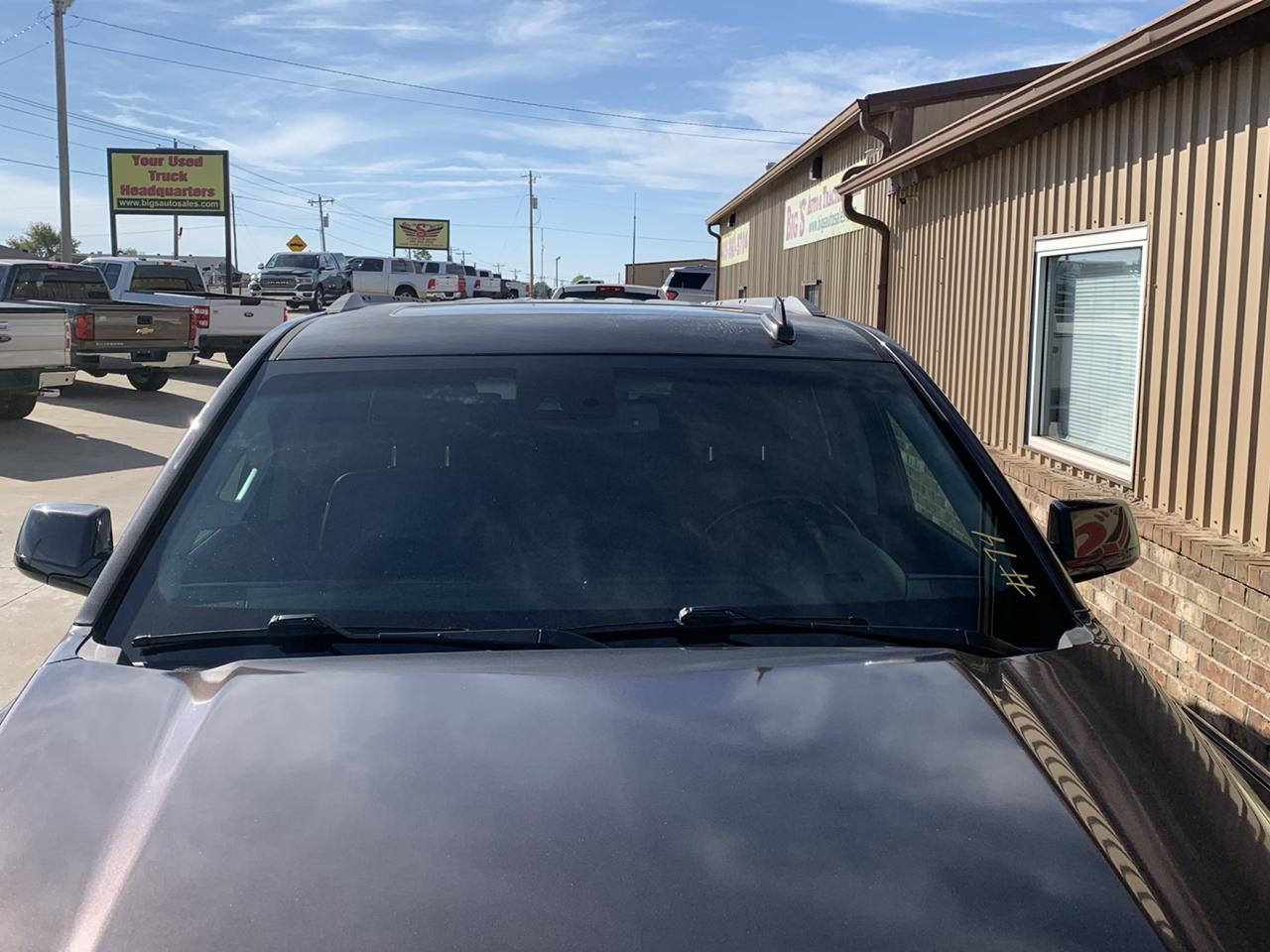 Chevrolet Suburban 4WD 4dr 1500 LT 2017