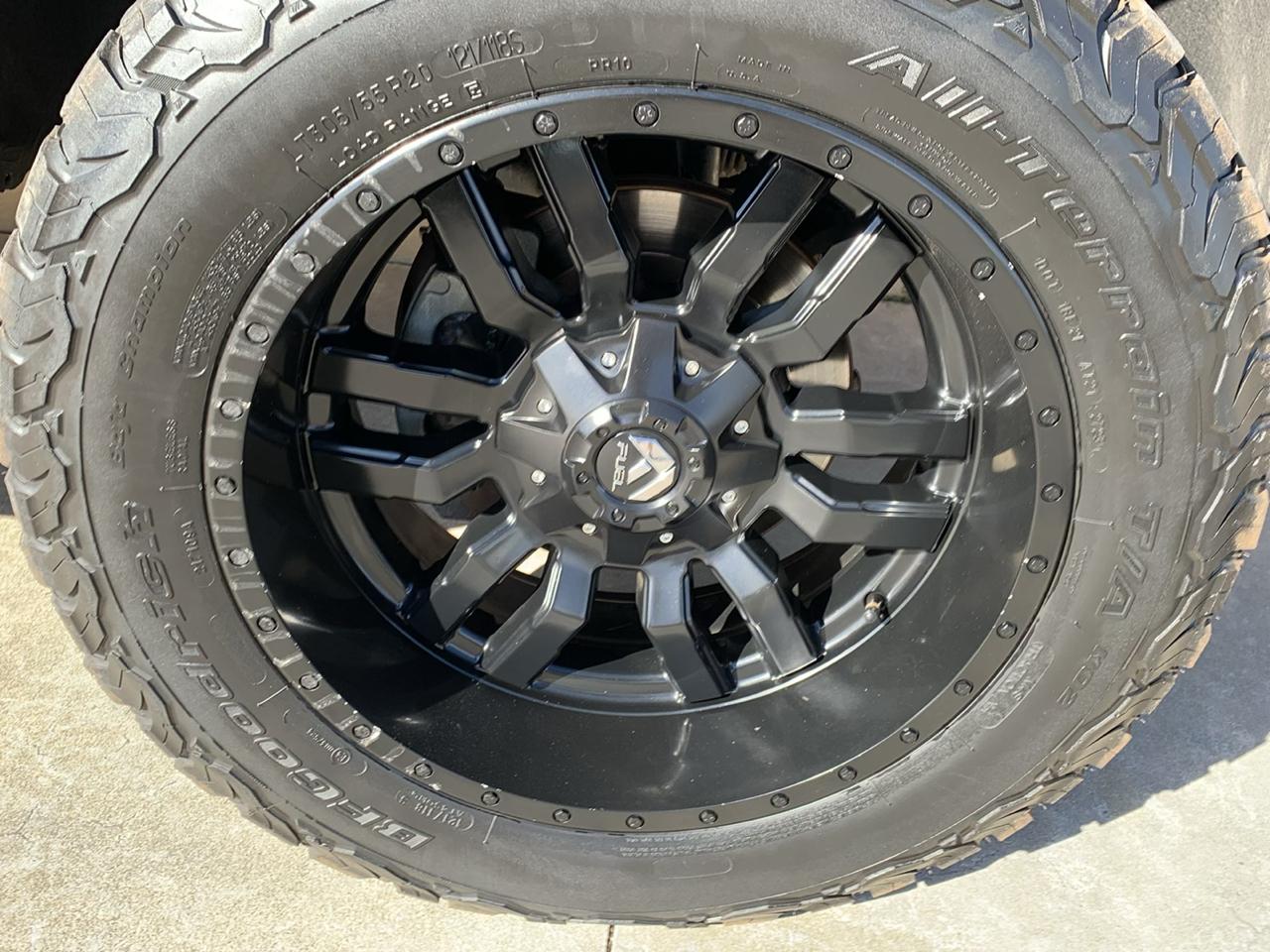 Chevrolet Suburban 4WD 4dr 1500 LT 2017