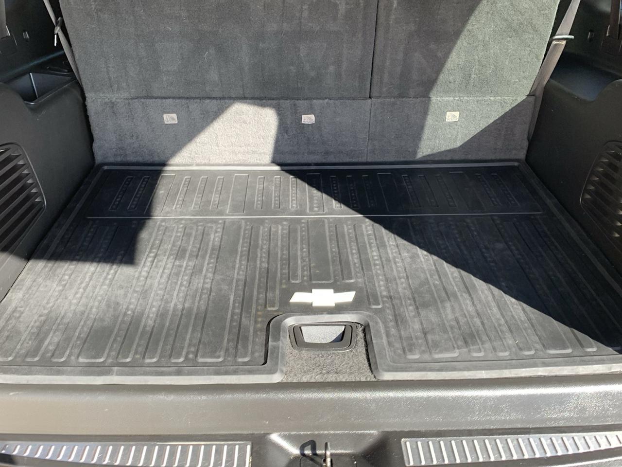 Chevrolet Suburban 4WD 4dr 1500 LT 2017