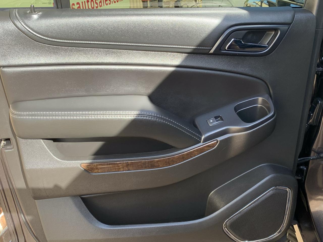 Chevrolet Suburban 4WD 4dr 1500 LT 2017