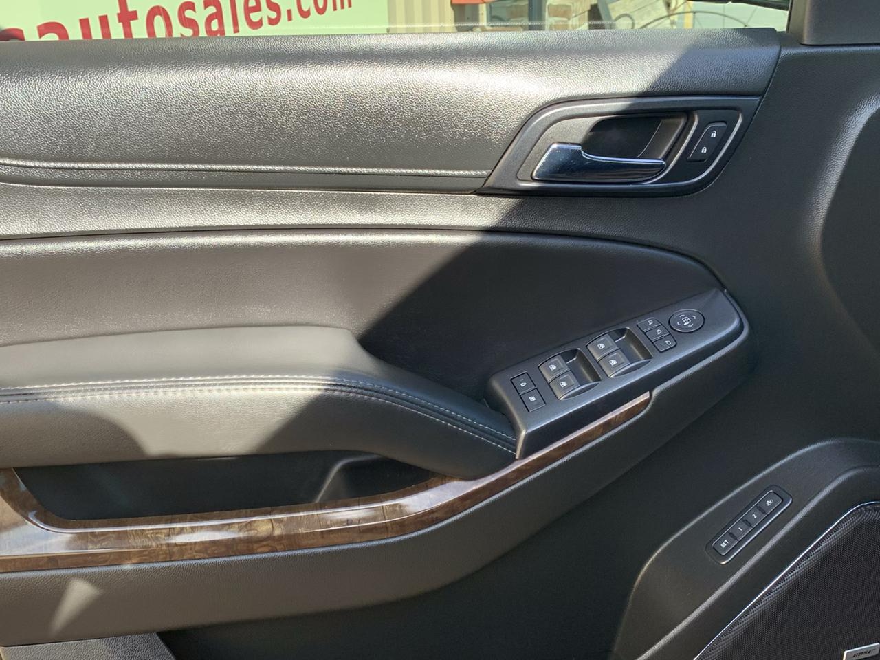 Chevrolet Suburban 4WD 4dr 1500 LT 2017