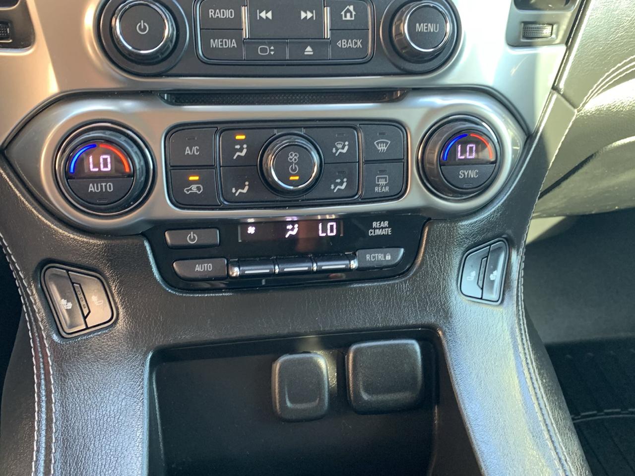 Chevrolet Suburban 4WD 4dr 1500 LT 2017