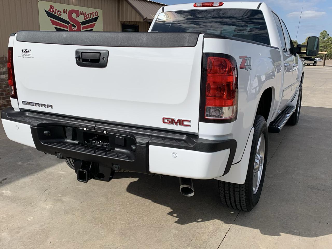 GMC Sierra 2500HD 4WD Crew Cab 153.7" Denali 2013