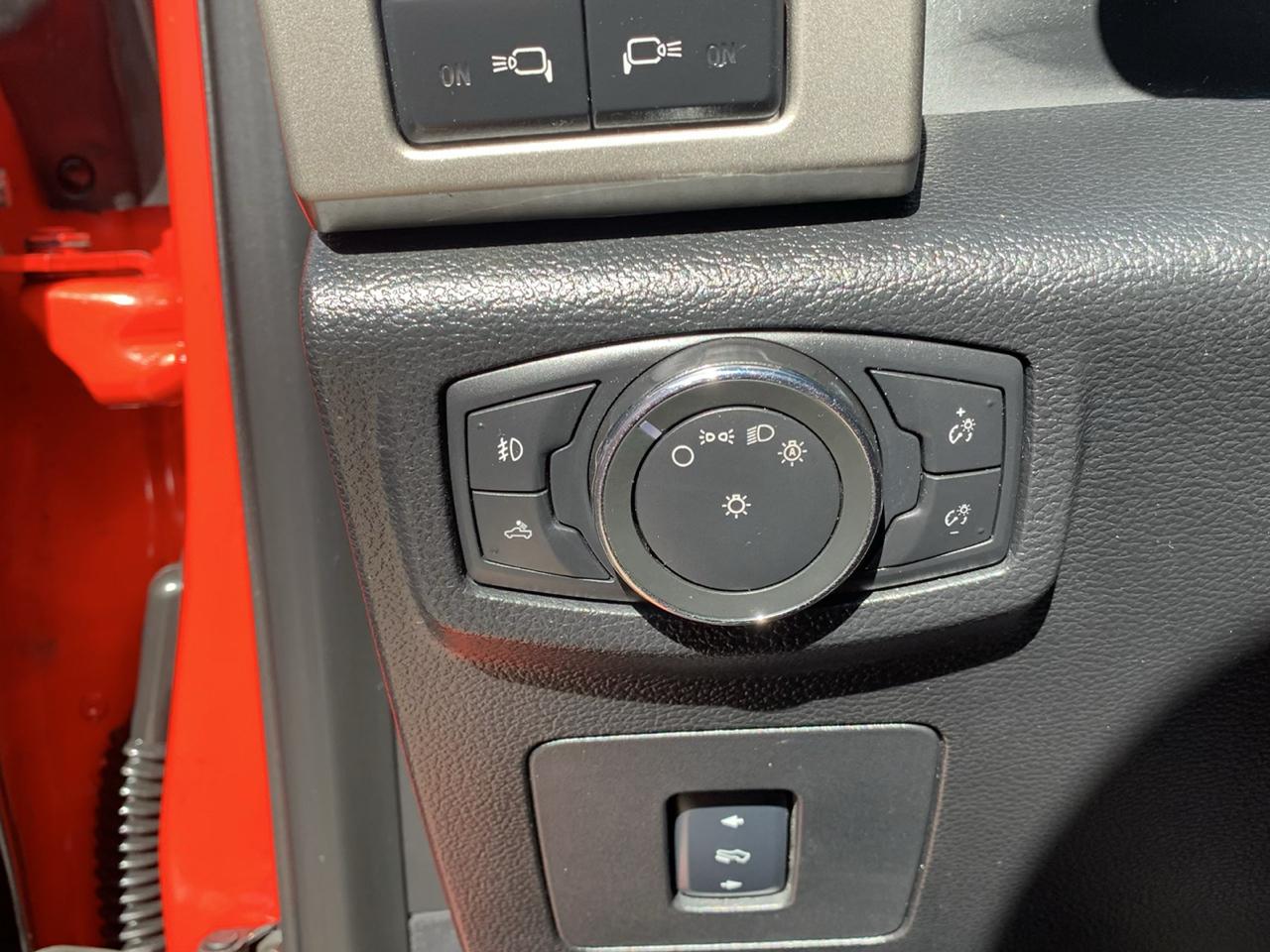 Ford F-150 4WD SuperCrew 139" Lariat 2015