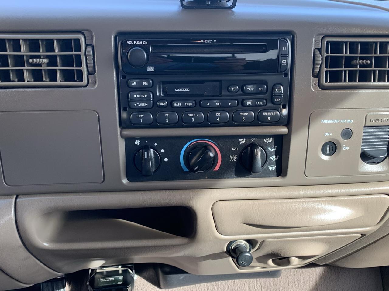 Ford Super Duty F-250 Supercab 142" Lariat 2001