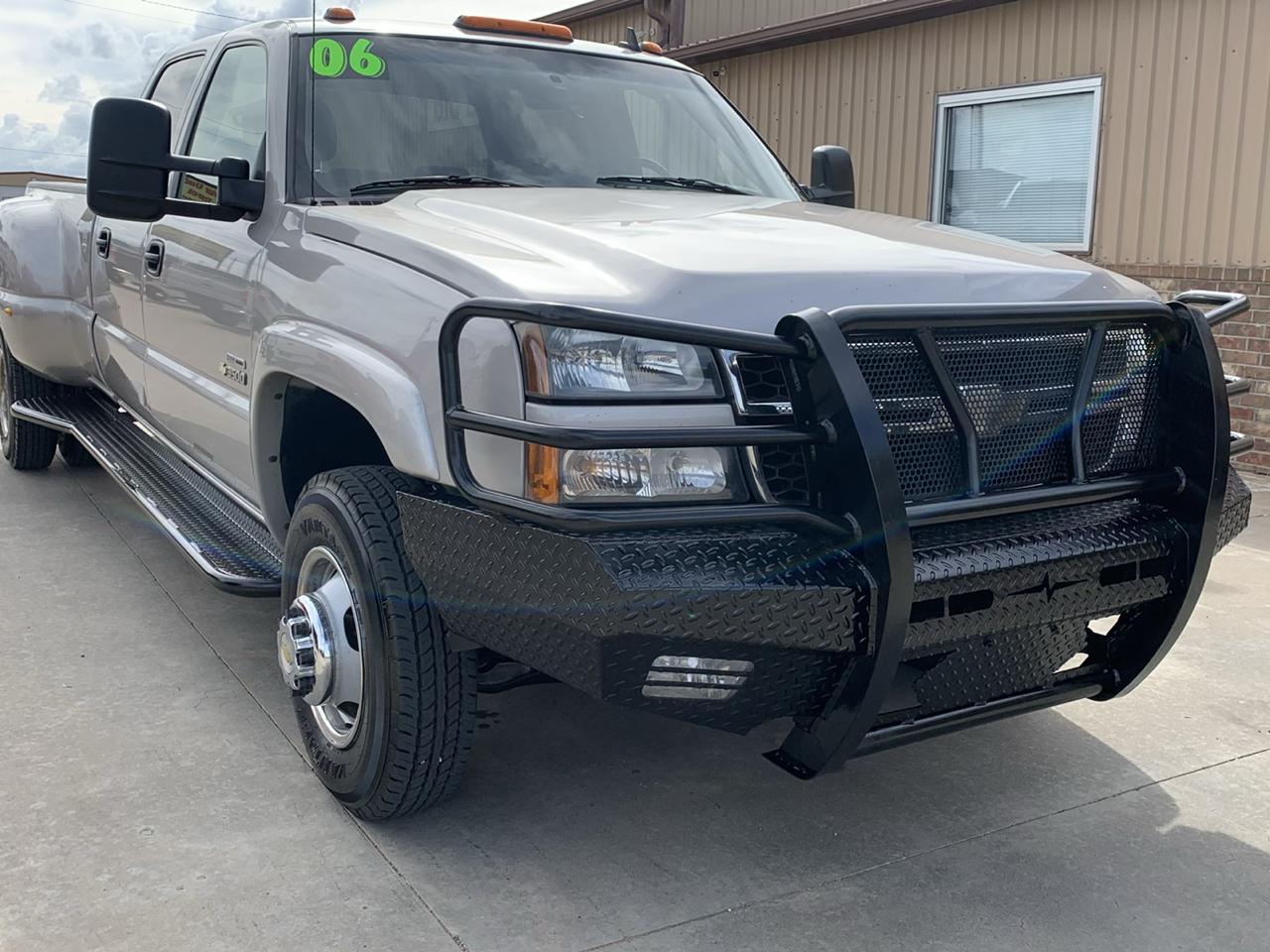 2006 Chevrolet Silverado 3500 Crew Cab 167" WB 4WD DRW LT2