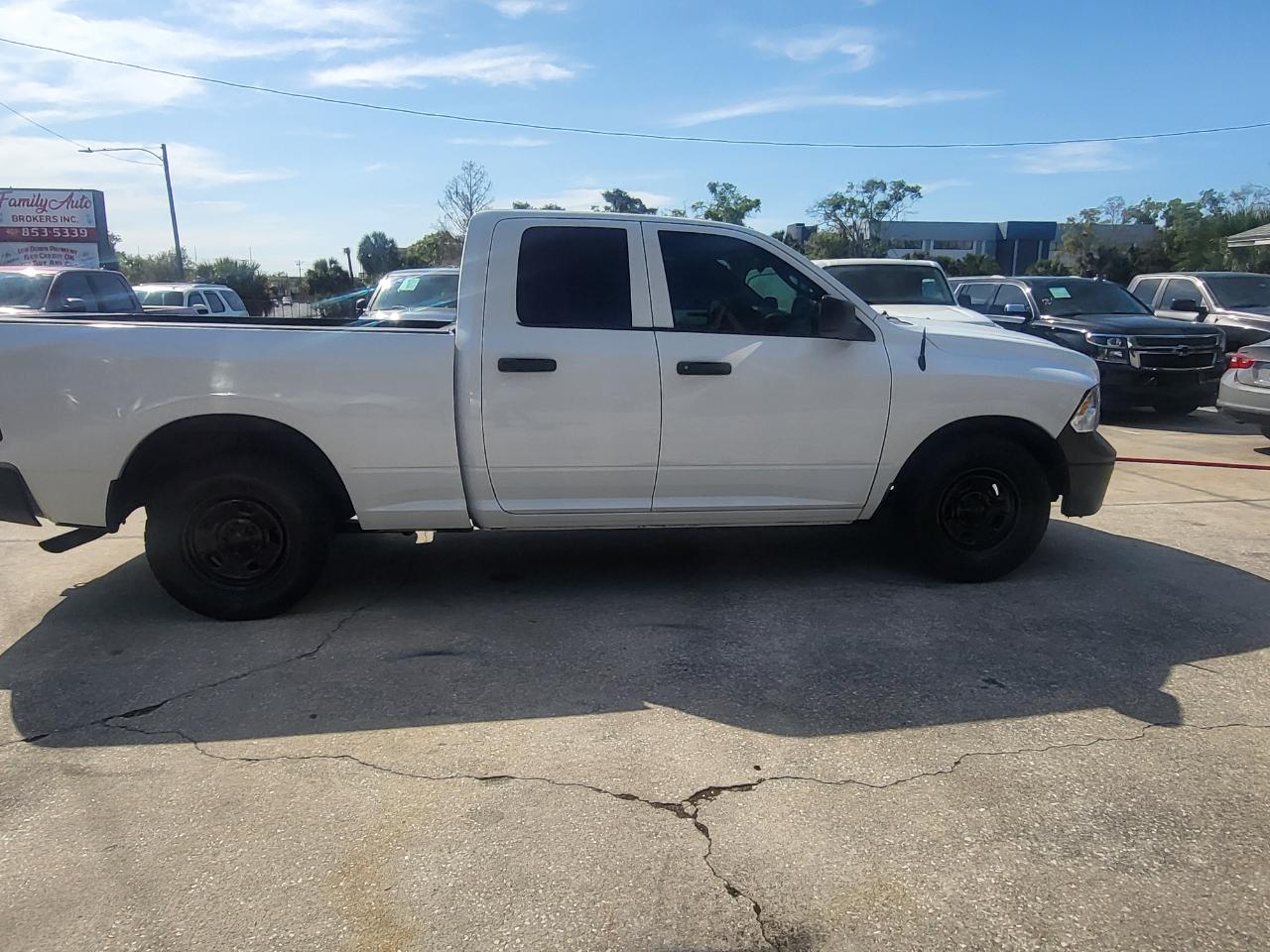 RAM 1500 Tradesman Quad Cab 2WD 2017