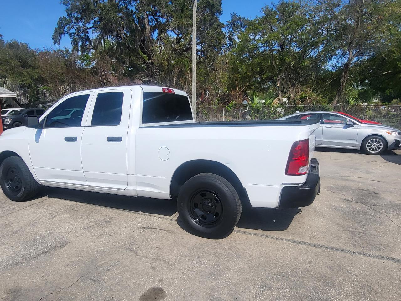 RAM 1500 Tradesman Quad Cab 2WD 2017