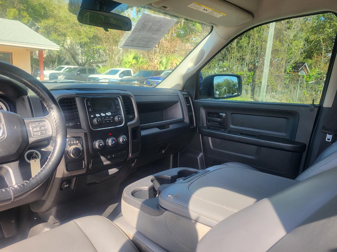 RAM 1500 Tradesman Quad Cab 2WD 2017