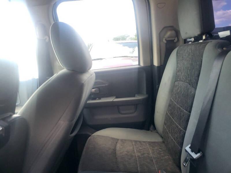 RAM 1500 SLT Quad Cab 2WD 2016