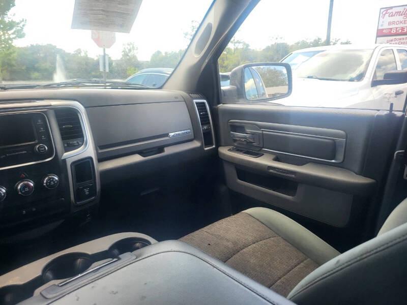 RAM 1500 SLT Quad Cab 2WD 2016