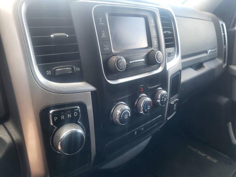 RAM 1500 SLT Quad Cab 2WD 2016