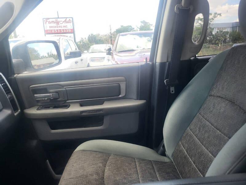 RAM 1500 SLT Quad Cab 2WD 2016