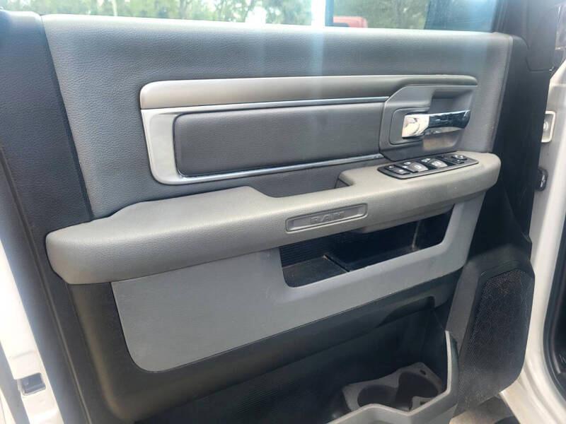 RAM 1500 SLT Quad Cab 2WD 2016