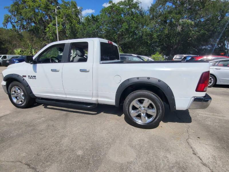 RAM 1500 SLT Quad Cab 2WD 2016
