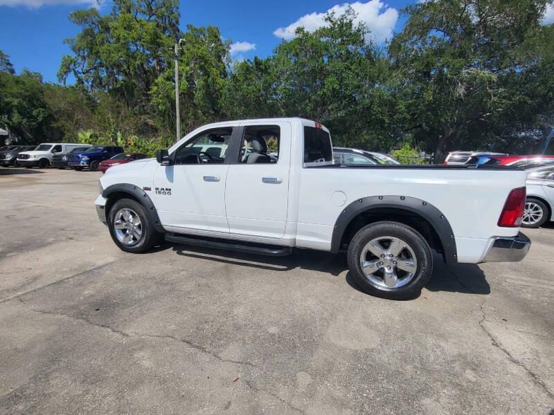 RAM 1500 SLT Quad Cab 2WD 2016