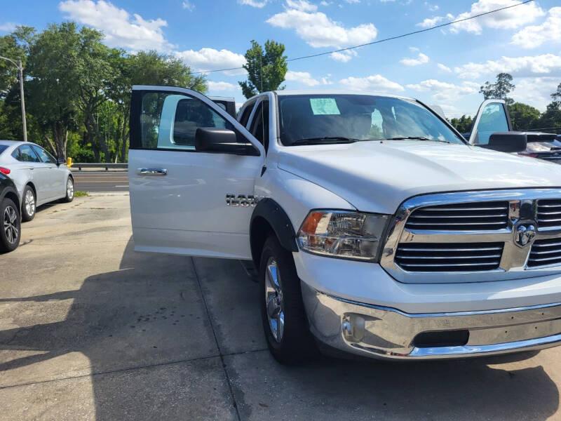 RAM 1500 SLT Quad Cab 2WD 2016
