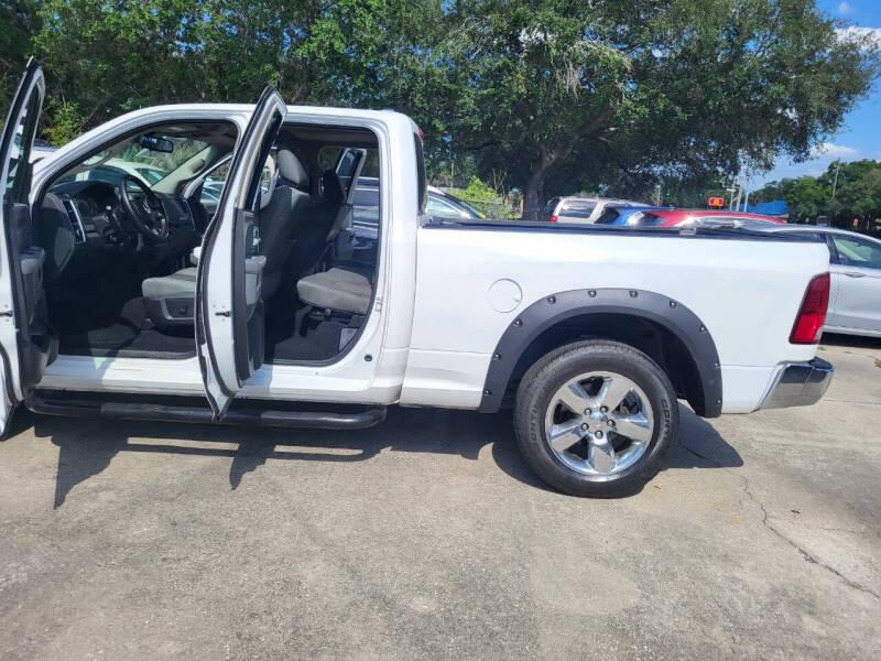 RAM 1500 SLT Quad Cab 2WD 2016