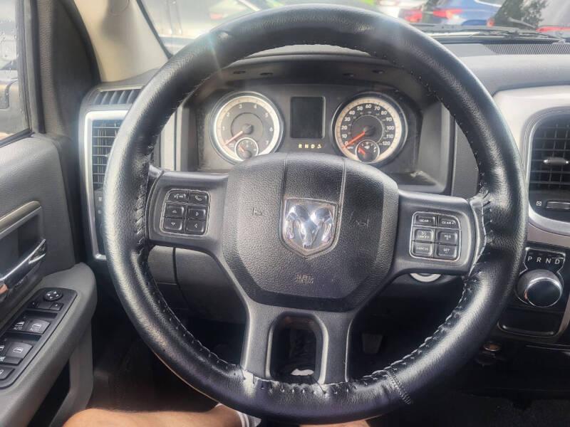 RAM 1500 SLT Quad Cab 2WD 2016