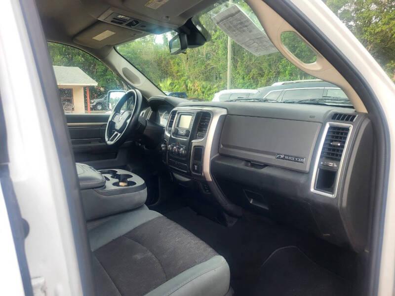 RAM 1500 SLT Quad Cab 2WD 2016