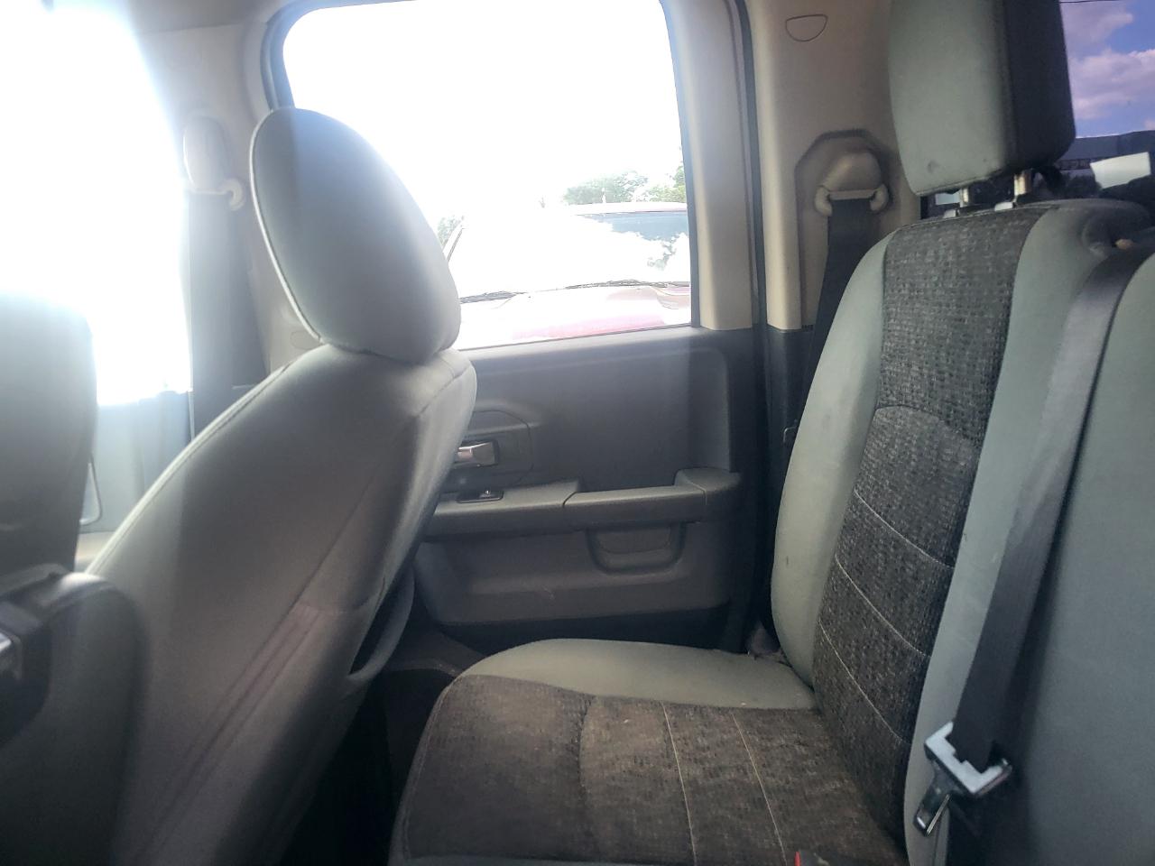 RAM 1500 SLT Quad Cab 2WD 2016